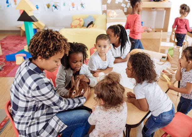 Mignons animaux domestiques visite garderie lapin mediation animale Promotion de l’éthique animale dans les pratiques​